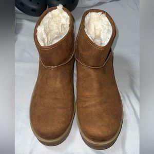 Makalu Short Fur Boots